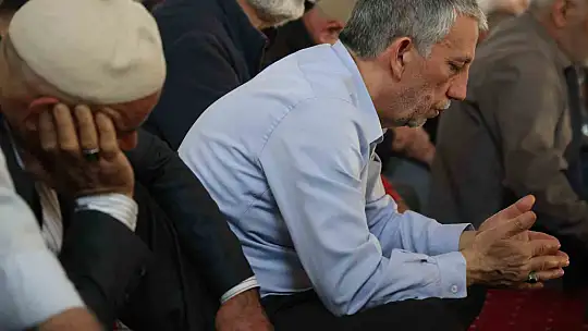 Elazığ'da Ramazan ayının son cuma namazı kılındı