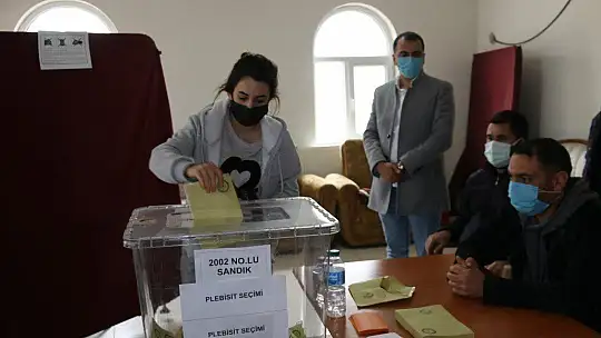Elazığ'da referanduma gidilen köyden 'evet' çıktı