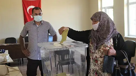 Elazığ'da referanduma gidilen köyden 'evet' çıktı