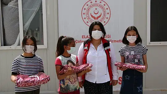 Elazığ'da resim, şiir ve kompozisyon yarışmasında dereceye girenlere ödülleri verildi