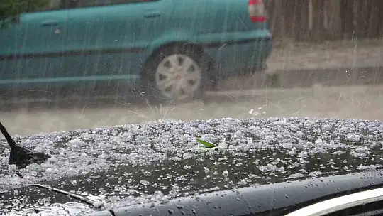 Elazığ'da sağanak hayatı felç etti