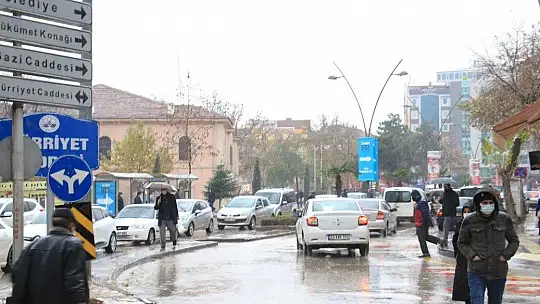 Elazığ'da sağanak yağış etkili oluyor