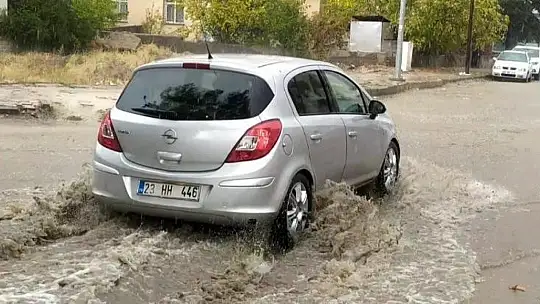 Elazığ'da sağanak yağış etkili oldu