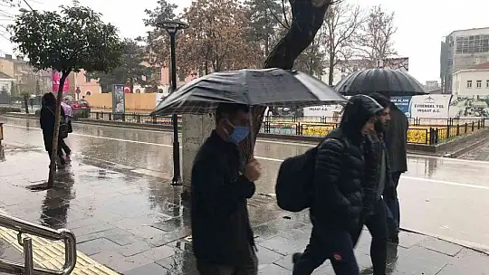 Elazığ'da sağanak yağış etkili oldu