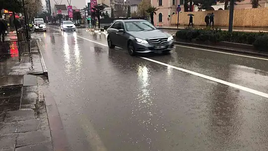 Elazığ'da sağanak yağış etkili oldu