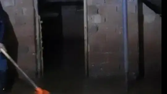 Elazığ'da sağanak yağış sonrası ahırları su bastı