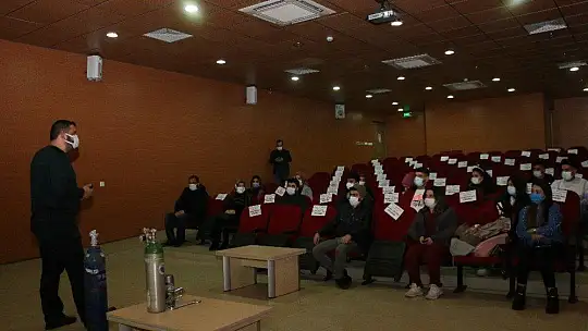 Elazığ'da Sağlık ve Bakım Personeline Eğitim