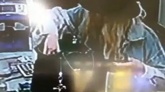 Elazığ'da sahte altın ile kuyumcunun dolandırılma anı kameralara yansıdı