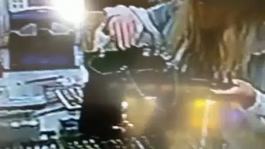 Elazığ'da sahte altın ile kuyumcunun dolandırılma anı kameralara yansıdı