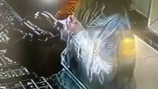 Elazığ'da sahte altın ile kuyumcunun dolandırılma anı kameralara yansıdı