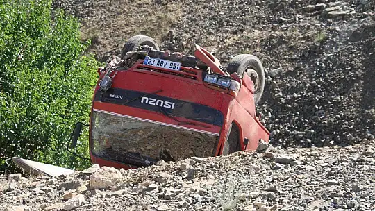 Elazığ'da şarampole uçan kamyonet ters döndü: 1 yaralı