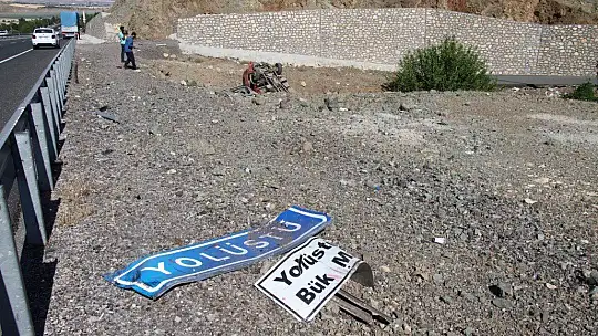 Elazığ'da şarampole uçan kamyonet ters döndü: 1 yaralı