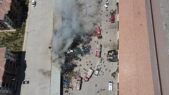 Elazığ'da sebze hali deposu alevlere teslim oldu