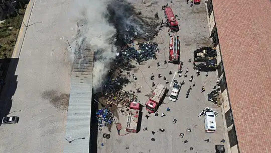 Elazığ'da sebze hali deposu alevlere teslim oldu