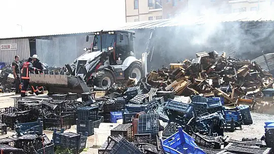 Elazığ'da sebze halinde çıkan yangın tamamen söndürüldü