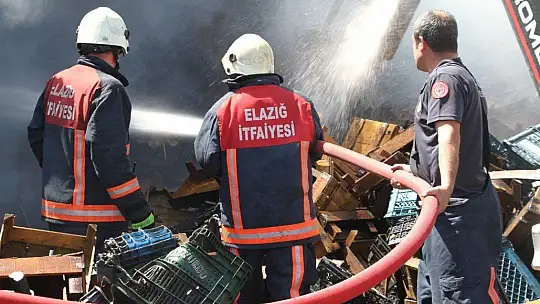 Elazığ'da sebze halinde çıkan yangın tamamen söndürüldü