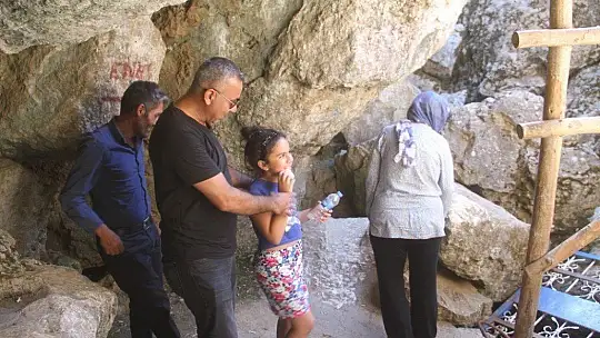 Elazığ'da serinleten mekan 'Buzluk Mağarası'