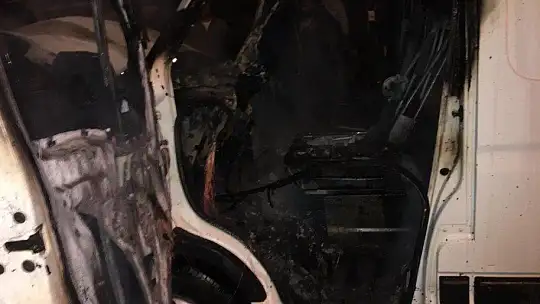 Elazığ'da seyir halindeki minibüs yandı