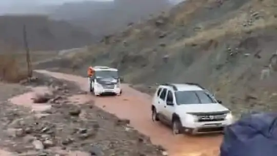 Elazığ'da şiddetli yağışlar köy yollarına zarar verdi