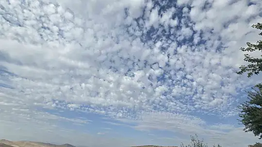 Elazığ'da sirrokümülüs bulutları görsel şölen sundu
