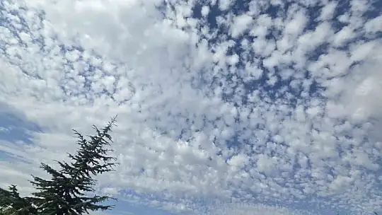 Elazığ'da sirrokümülüs bulutları görsel şölen sundu