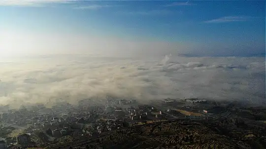 Elazığ'da sis etkili oldu, kent bulutlar altında kaldı