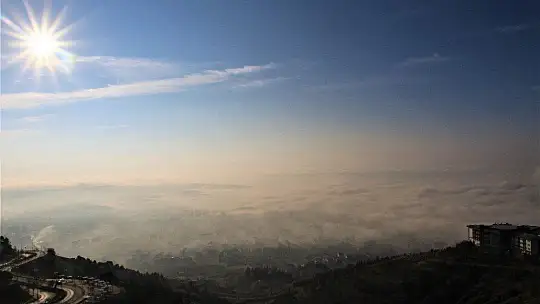Elazığ'da sis etkili oldu, kent bulutlar altında kaldı