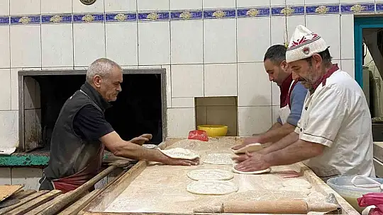Elazığ'da sofraların vazgeçilmez lezzeti 'Peynirli Ekmek'