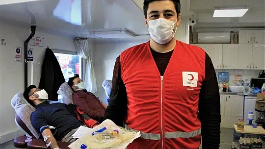 Elazığ'da sokağa çıkma kısıtlamasında 80 gönüllü kan verdi