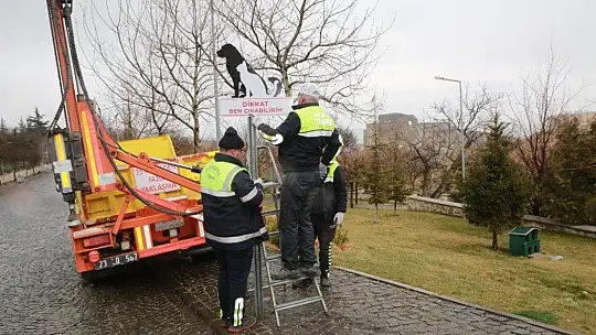 Elazığ'da sokak hayvanlarını korumak için uyarı tabelası