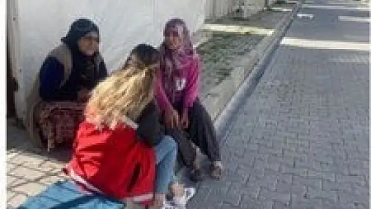 Elazığ'da Sosyal Hizmet Merkezi ekipleri, depremzedeleri yalnız bırakmıyor
