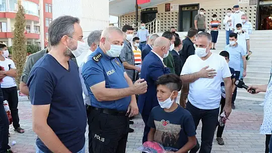 Elazığ'da sosyal mesafeli bayram namazı
