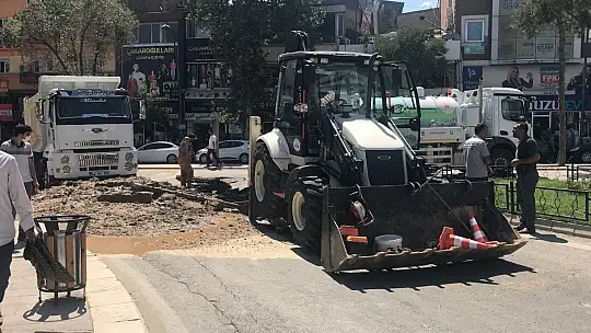 Elazığ'da su borusunun patladı