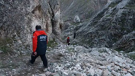 21 yaşındaki genç Harput Kalesi'nin arkasındaki kayalıklarda ölü olarak bulundu