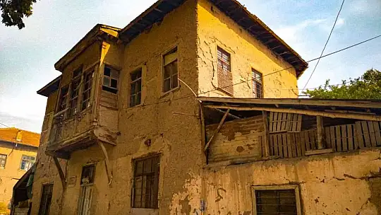 Elazığ'da tarihi konaklar sonbahar renklerine büründü