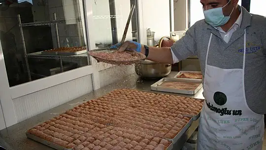 Elazığ'da tatlıcıların bayram yoğunluğu