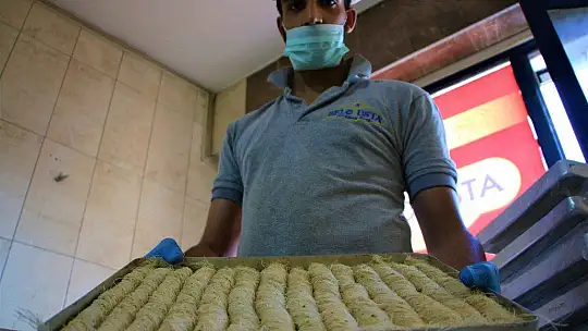 Elazığ'da tatlıcıların bayram yoğunluğu