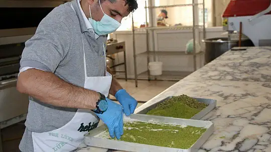 Elazığ'da tatlıcıların bayram yoğunluğu