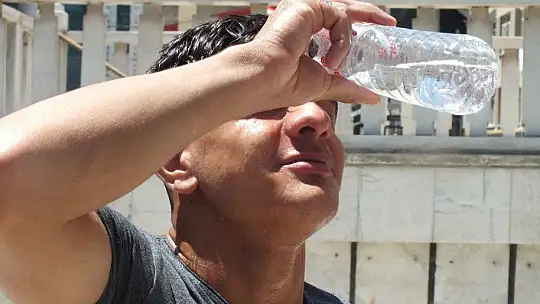 Elazığ'da termometreler 47 dereceyi gösterdi, caddeler boş kaldı