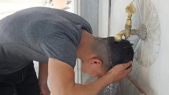 Elazığ'da termometreler 47 dereceyi gösterdi, caddeler boş kaldı