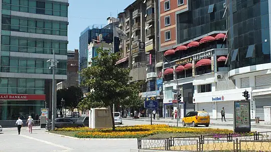 Elazığ'da termometreler 47 dereceyi gösterdi, caddeler boş kaldı