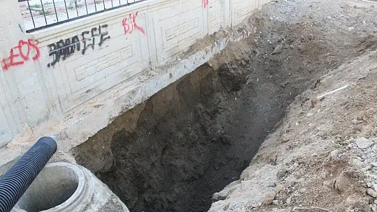 Elazığ'da toprak altında kalan 2 işçi kurtarıldı