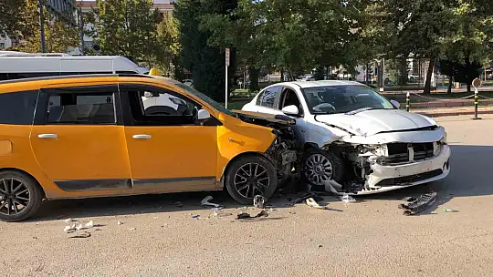Elazığ'da trafik kazası: 2 yaralı