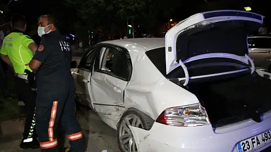 Elazığ'da trafik kazası: 1'i ağır 2 yaralı