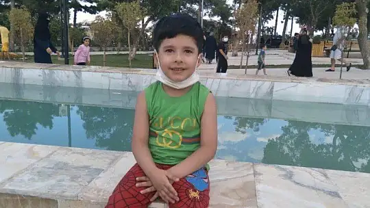 Elazığ'da trafik kazasında hayatını kaybeden 6 yaşındaki Berat, son yolculuğuna uğurlandı