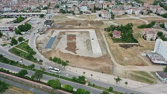 Elazığ'da traktörcüler sitesinin yapımı sürüyor