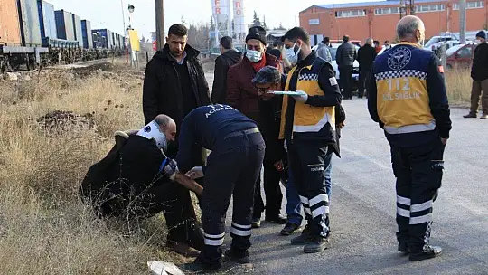 Elazığ'da tren, çarptığı tırı 100 metre sürükledi: 5 yaralı
