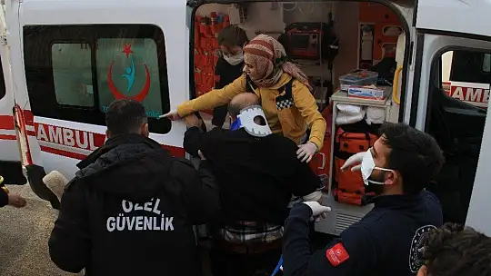 Elazığ'da tren, çarptığı tırı 100 metre sürükledi: 5 yaralı