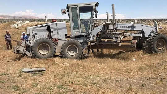 Tren, İş Makinesine Çarptı