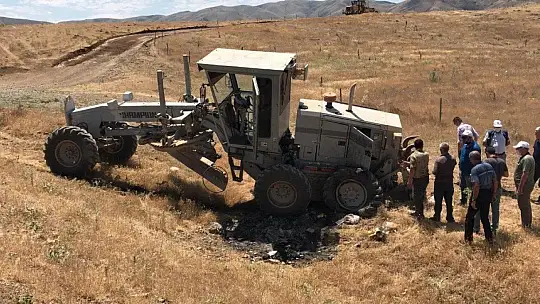 Tren, İş Makinesine Çarptı